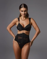 Czarny gorset z fiszbinami